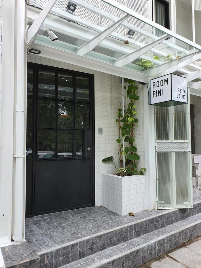 Roompini Bangkok Bagian luar foto